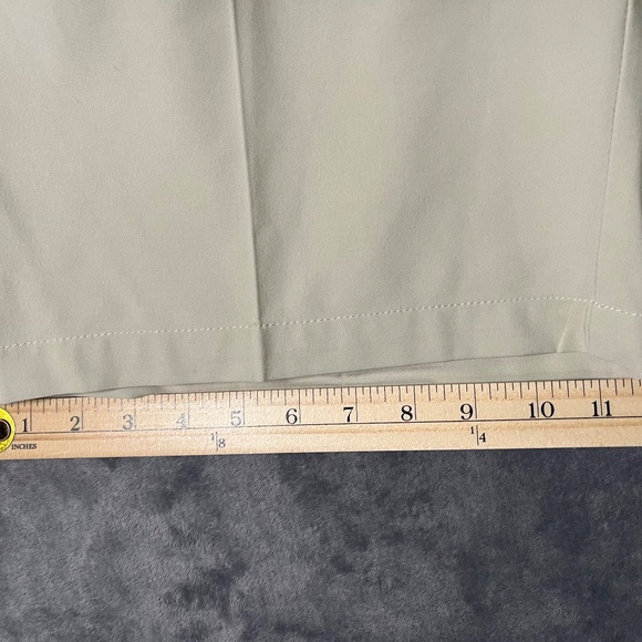 Men’s Lone Cypress by Pebble Beach Light Khaki golf shorts size 34 - Picture 3 of 5